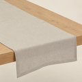 Runner in lino naturale 40 × 145 cm su tavolo in rovere chiaro