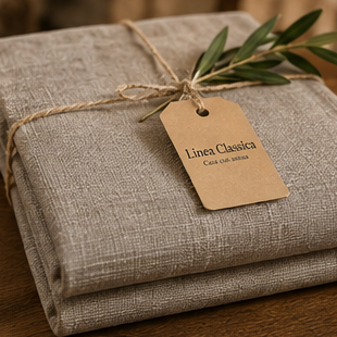 Tovaglia in lino grigio chiaro piegata